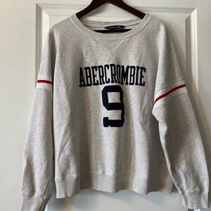 Abercrombie & Fitch Light Gray Crewneck Sweater